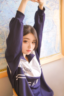 《年轻女教师》在线